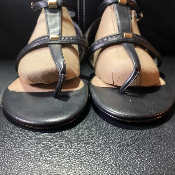 Aldo Black Thong Sandals Size 9 - Picture 6 of 14